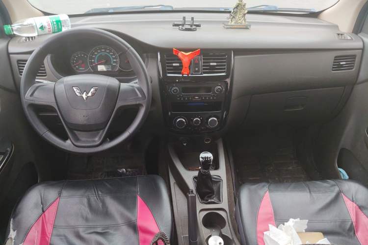 Used Wuling Rongguang V 2018 1.5L Standard Version Center Console