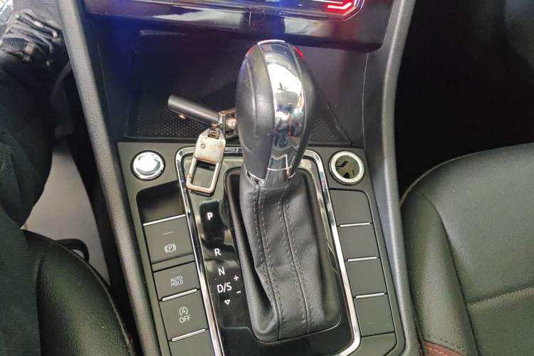 Used Volkswagen Bora 2021 1.5L Automatic Elite Smart Connect Edition Gear Lever