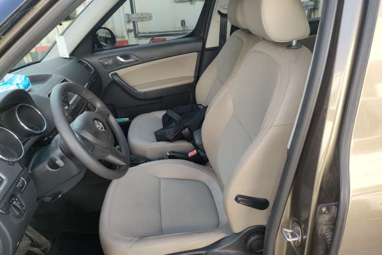 Used Skoda Yeti 2014 1.4TSI DSG Vibrant Edition Left Front Seat