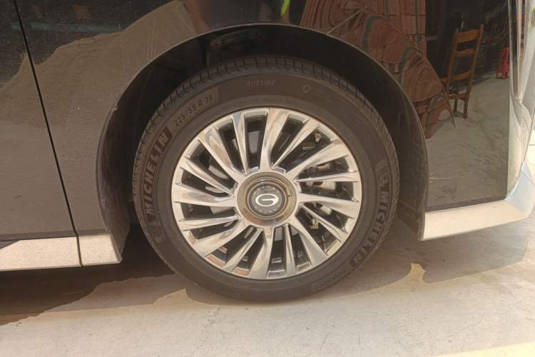 Used GAC Trumpchi M8 2025 Zongshi Series Super Hybrid Edition Right Front Wheel Hub