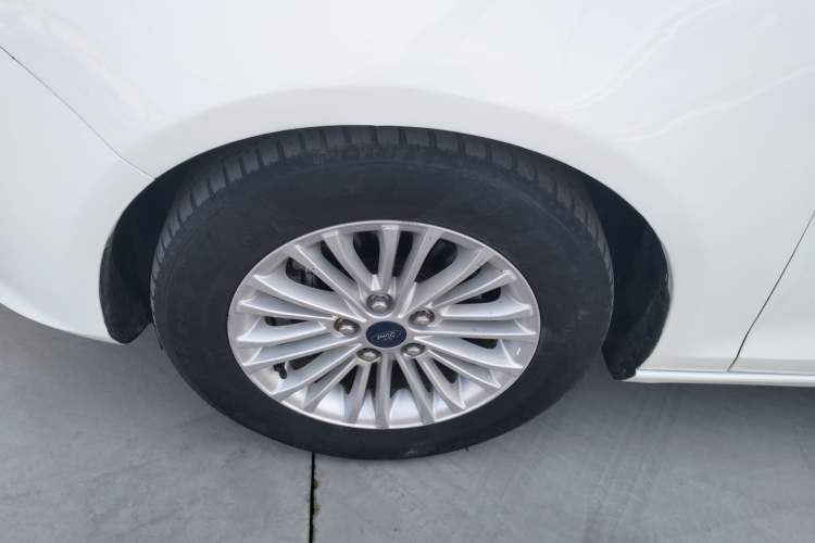 Used Ford Escort 2017 Revised Version 1.5L Manual Comfort Edition Left Front Wheel Hub