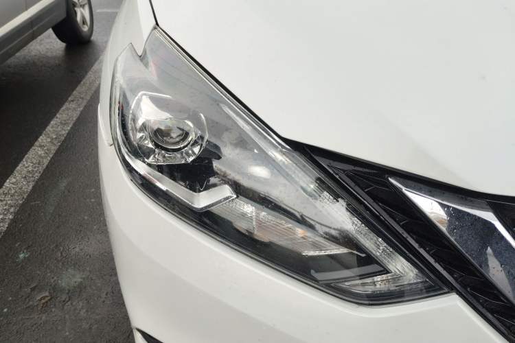 Used Nissan Sylphy 2018 1.6XV CVT Deluxe Edition Right Front Headlight