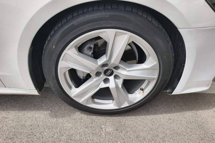 Used Audi A7 2021 40 TFSI Luxury Edition Right Front Wheel Hub