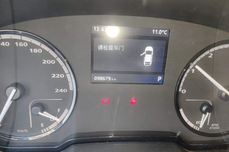 Used Qoros 3 2016 Hatchback 1.6T Automatic ZhiKu Model Odometer Close Up