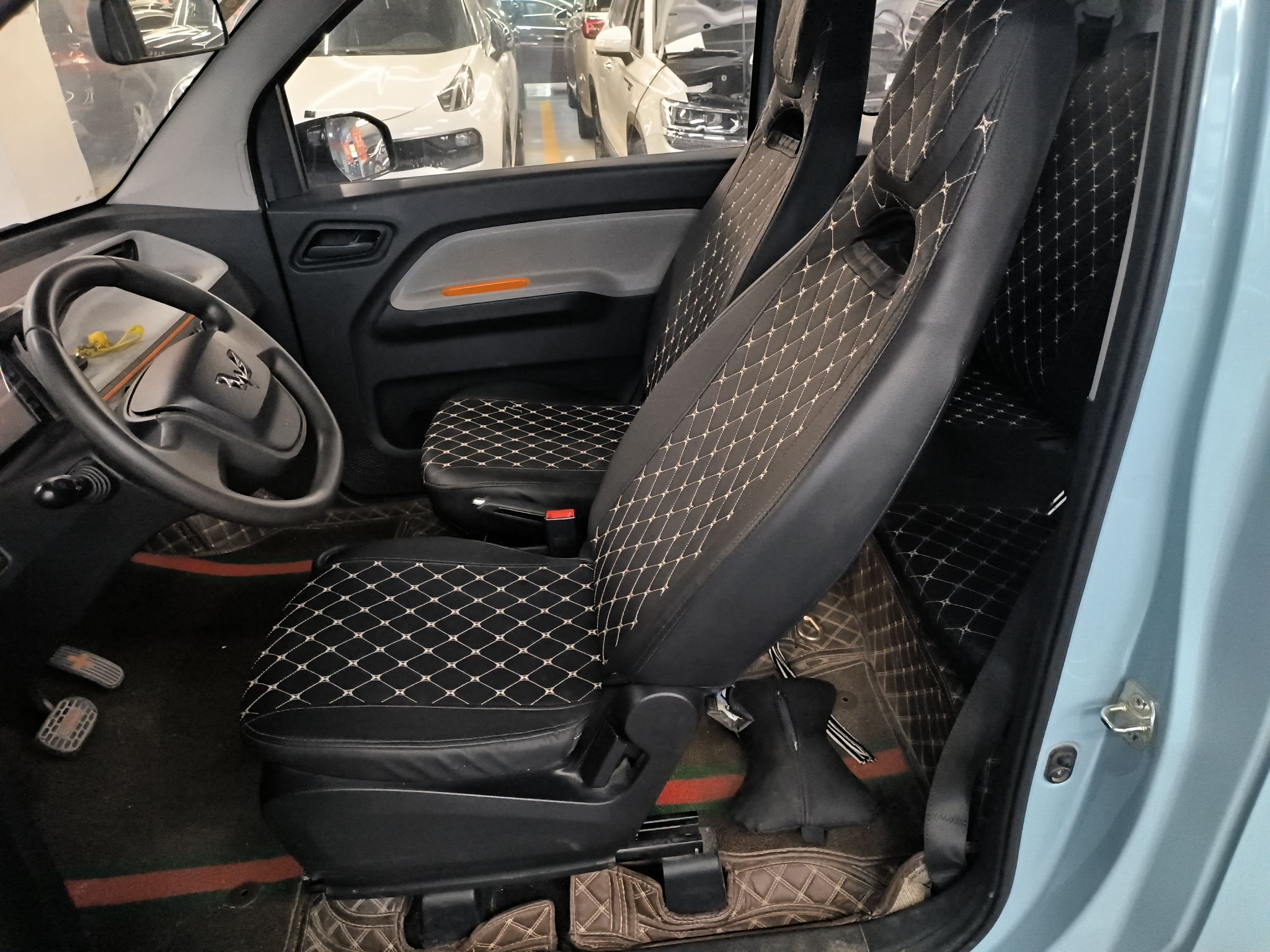 Переднее сиденье в автомобиле