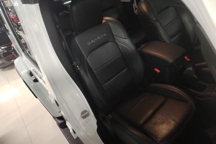 Used Jeep Wrangler 2019 2.0T Sahara Four-Door Version China VI Emission Standard