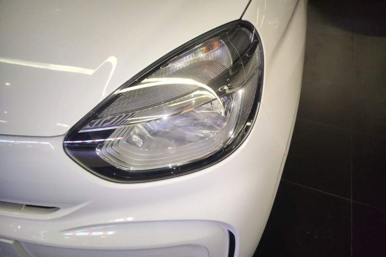 Used Roewe Clever 2021 302 km New Four-Seater Super-Efficient Version Left Front Headlight