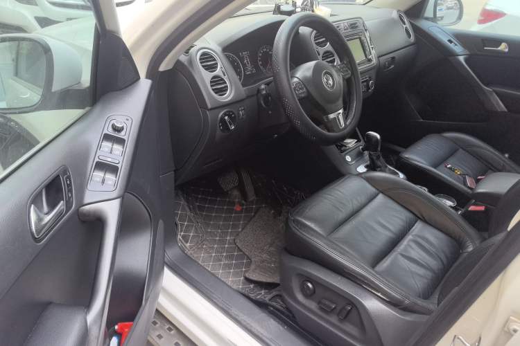 Used Volkswagen Tiguan 2012 2.0 TSI Automatic All-Wheel Drive Elite Edition Driver Seat