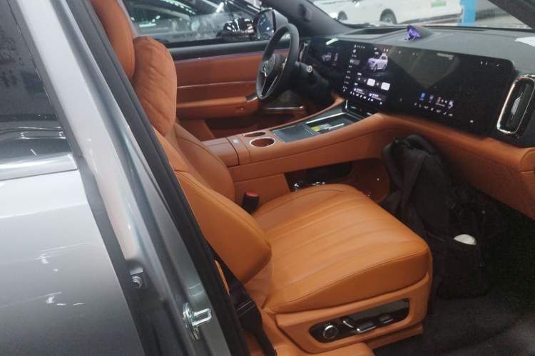 Used Hima AITO M8 2025 Extended-Range Max+ Version 53.4 kWh 5-Seater Edition