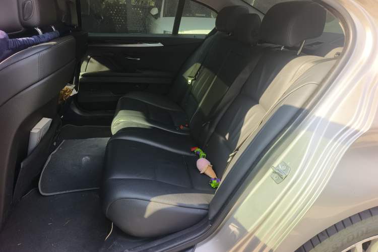 Used BMW 5 Series 2013 525Li Luxury Model
