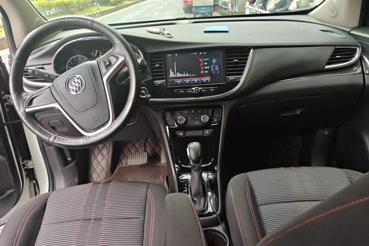 Used Buick Encore 2017 18T Automatic Two-Wheel Drive Urban Fashion Model Center Console