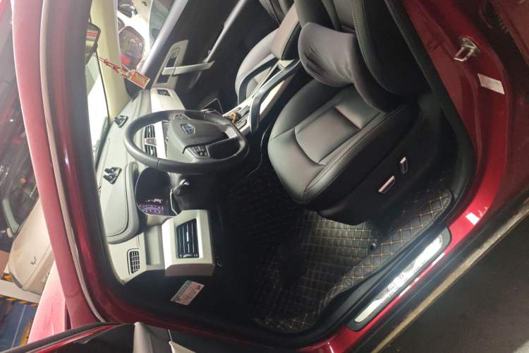 Used Geely Auto Emgrand X7 Sport 2018 1.8TD Automatic Two-Wheel Drive Smart 4G Connected Version
