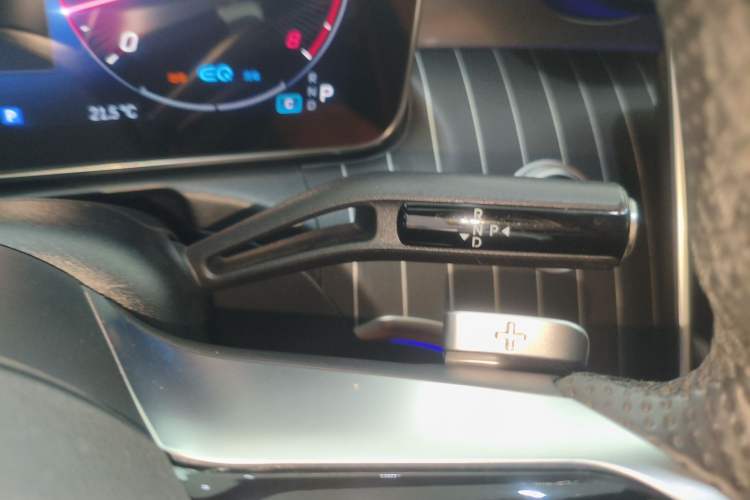 Used Mercedes-Benz C-Class 2022 Restyled C 260 L Sport Edition Gear Lever