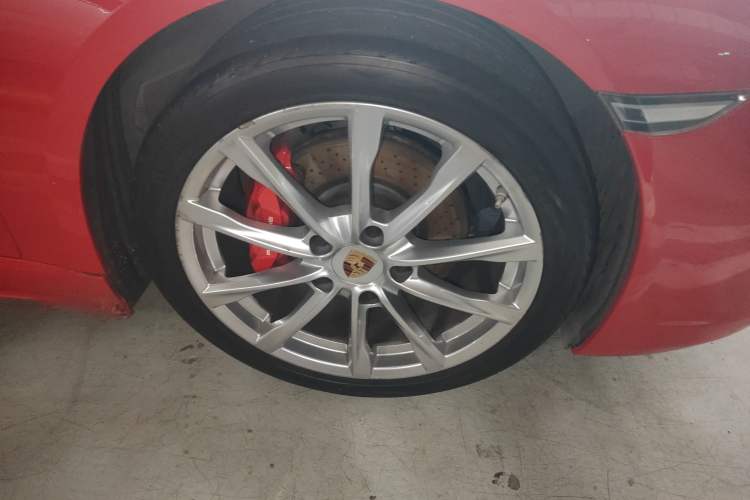 Used Porsche 718 2020 Boxster 2.0T Right Front Wheel Hub