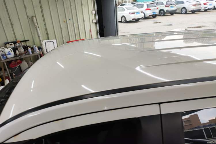 Used Brilliance V3 2016 1.5T Automatic Elite Model Roof