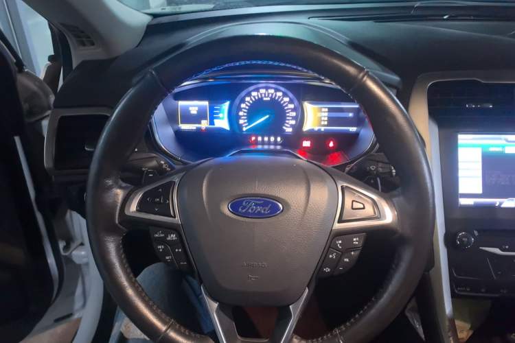 Used Ford Mondeo 2013 2.0L GTDi 200 Luxury Model Steering Wheel