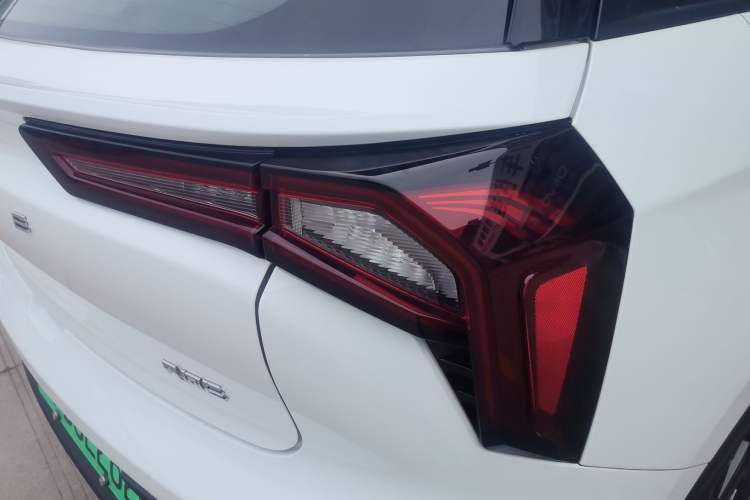 Used Geometry E Firefly 2024 401 km Fluorescent Right Rear Taillight