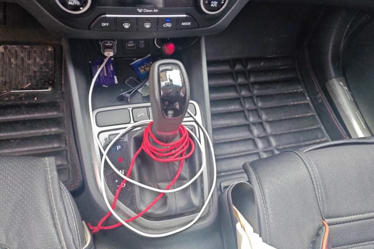 Used Hyundai ix25 2015 1.6L Automatic Two-Wheel-Drive Deluxe DLX Model Gear Lever