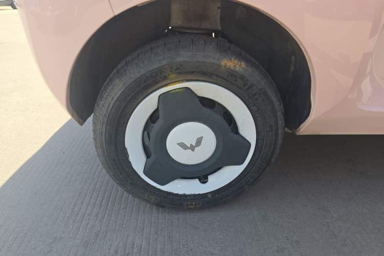 Used Wuling Hongguang MINIEV 2022 Macaron Premium Model – Lithium Iron Phosphate Right Rear Wheel Hub
