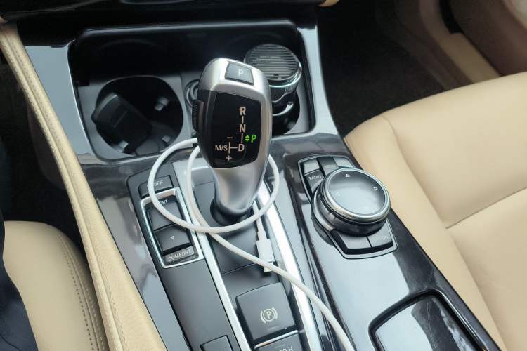 Used BMW 5 Series 2014 535Li Leading Model
