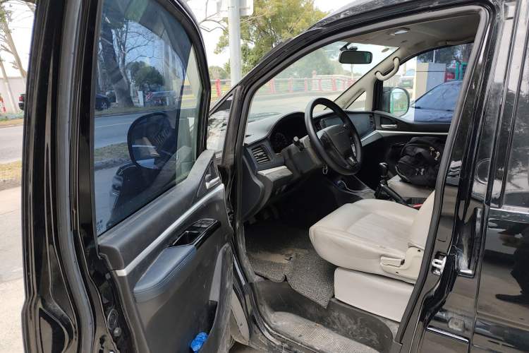 Used FORTHING Lingzhi 2024 M5L 1.5T Manual Base Model 7 Seats