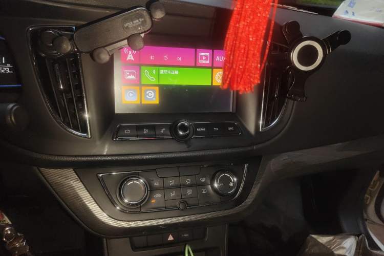 Used Roewe 360 2015 1.5L Automatic Luxury Edition Audio And AC Panel