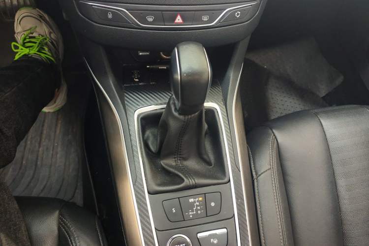Used Peugeot 408 2014 1.6T Automatic Supreme Edition Gear Lever