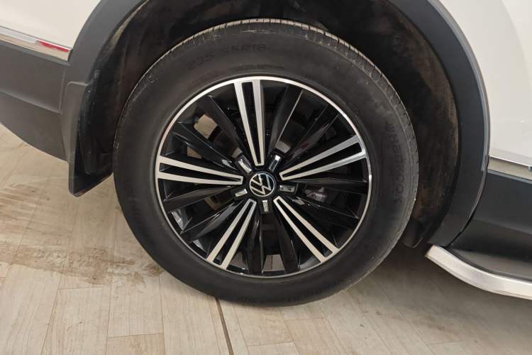 Used Volkswagen Tiguan L 2021 330TSI Automatic Two-Wheel Drive Smart Edition