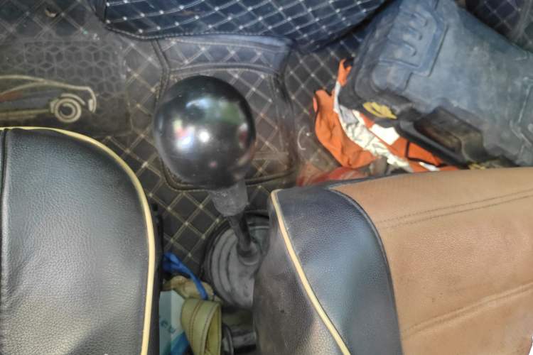 Used Iveco Daily 2017 2.5T A35 Passenger Van 5-7 Seats Model 47Z5 Gear Lever