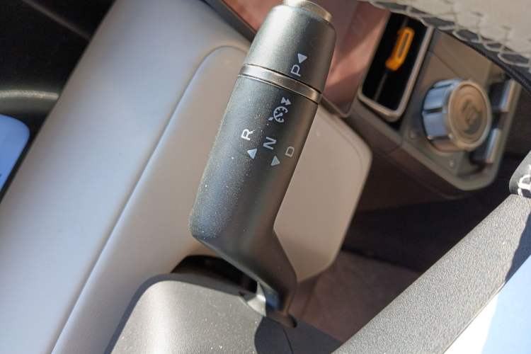 Used iCAR V23 2025 401 Two-Wheel Drive Intelligent Driving Version Gear Lever