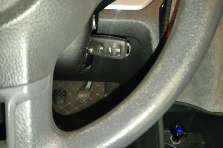 Used Volkswagen Jetta 2015 Zhuihui Edition 1.6L Manual Comfort Model Vehicle Key