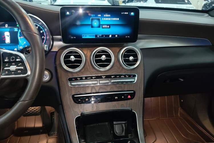 Used Mercedes-Benz GLC 2020 Facelift GLC 300 L 4MATIC Dynamic Edition Audio And AC Panel