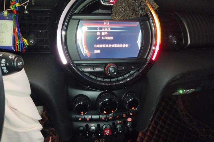 Used MINI 2017 1.5T COOPER Limited Edition in Ice Blue Audio And AC Panel