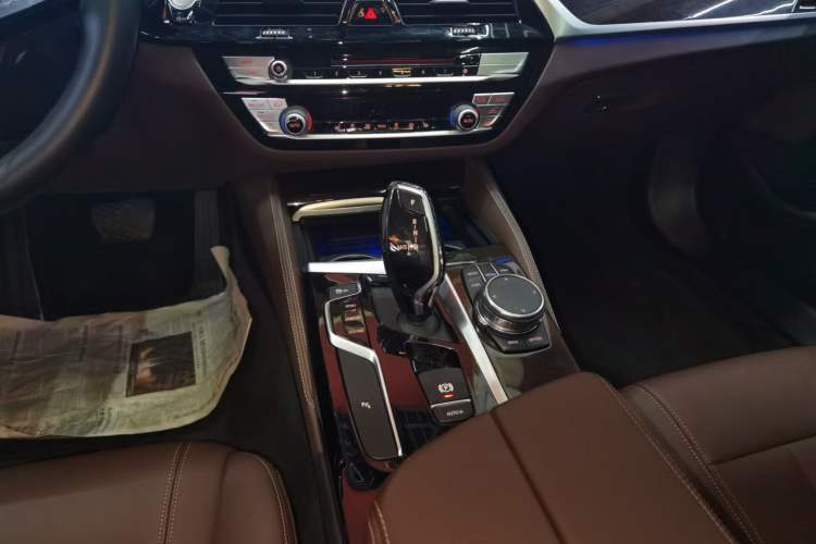 Used BMW 5 Series 2019 525Li Luxury Package