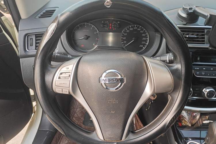 Used Nissan Tiida 2016 1.6L CVT Cool Dynamic Edition
