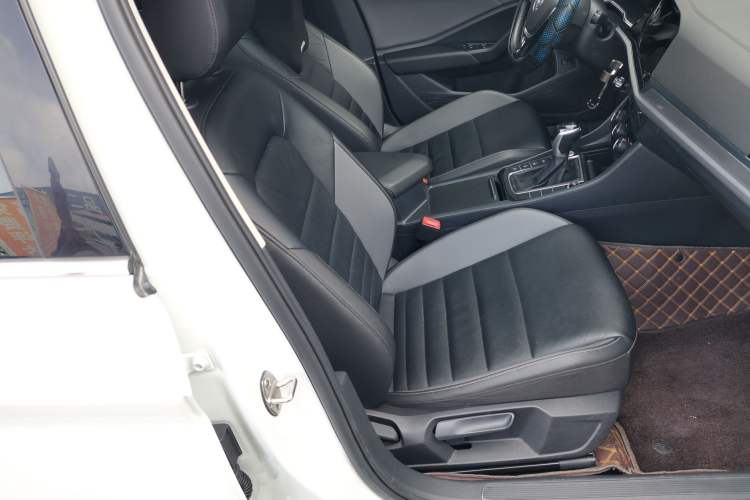 Used Volkswagen Sagitar 2021 280TSI DSG Comfort Connect Edition Right Front Seat