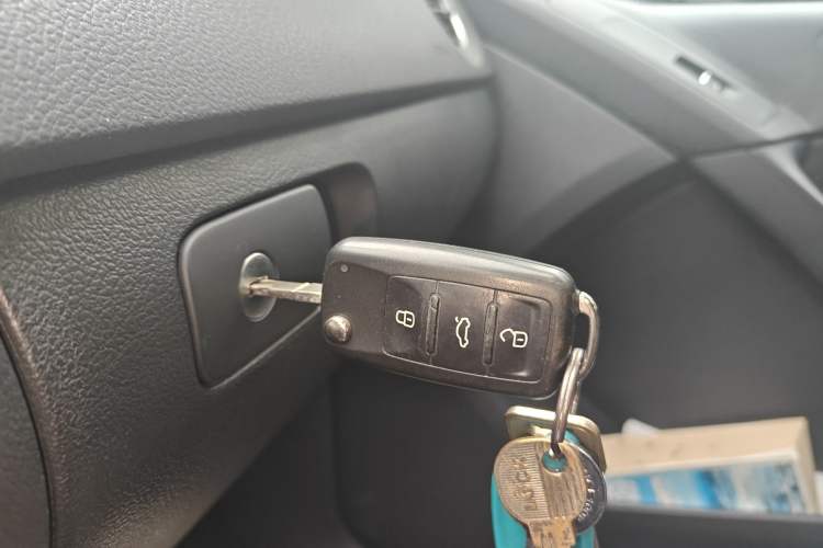 Used Volkswagen Tiguan 2015 1.8TSI Automatic All-Wheel-Drive Luxury Model Vehicle Key