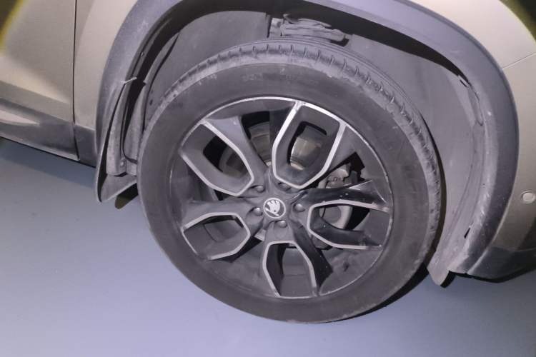 Used Skoda Kodiaq 2019 Facelifted TSI330 7-Seater Two-Wheel-Drive Luxury Enjoyment Edition China VI Standard
