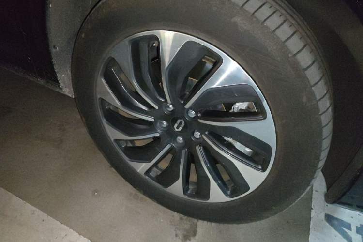 Used Hima AITO M7 2022 1.5T Four-Wheel Drive Luxury Edition Right Front Wheel Hub