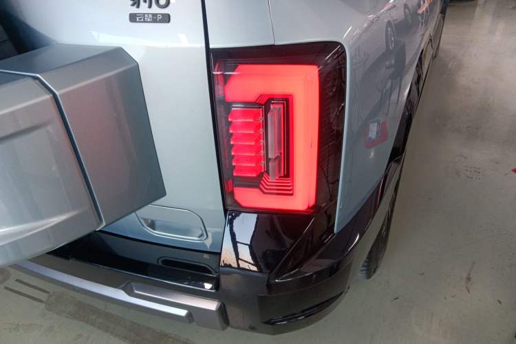 Used Formula Leopard 8 2025 Smart & Brave Flagship Edition 7 Seats Exterior 6