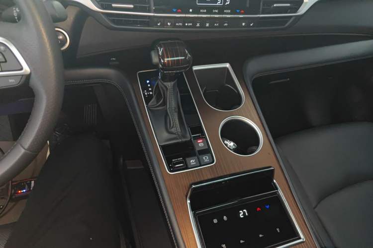 Used Toyota SIENNA 2024 2.5L Hybrid Luxury Edition