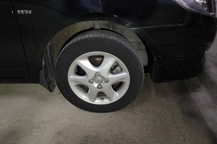 Used Toyota Corolla EX 2013 1.6L Automatic Excellence Edition Right Front Wheel Hub