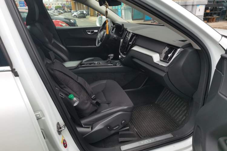 Used Volvo XC60 2019 T4 Zhiyi Edition China V Standard
