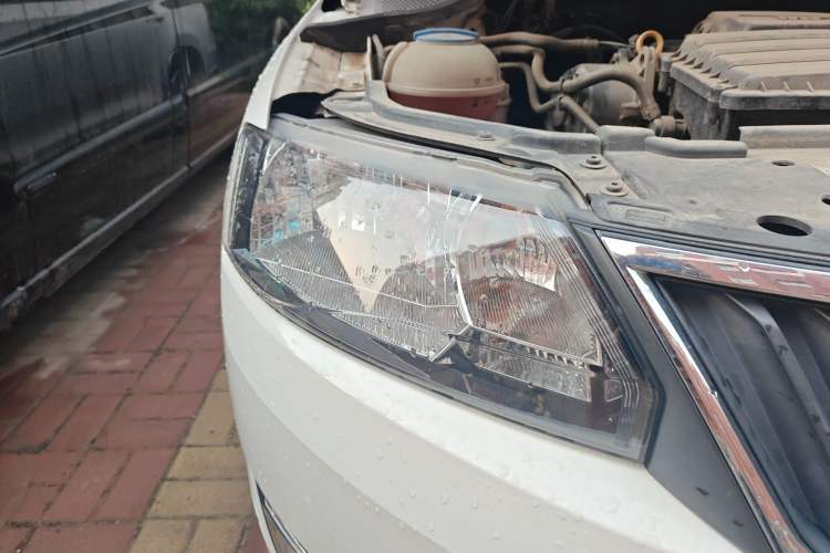 Used Skoda Rapid 2015 1.6L Manual Smart Selection Model Right Front Headlight