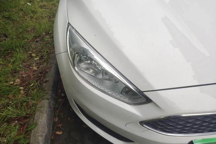 Used Ford Focus 2017 Hatchback 1.6L Automatic Comfort Plus SmartDrive Edition Right Front Headlight