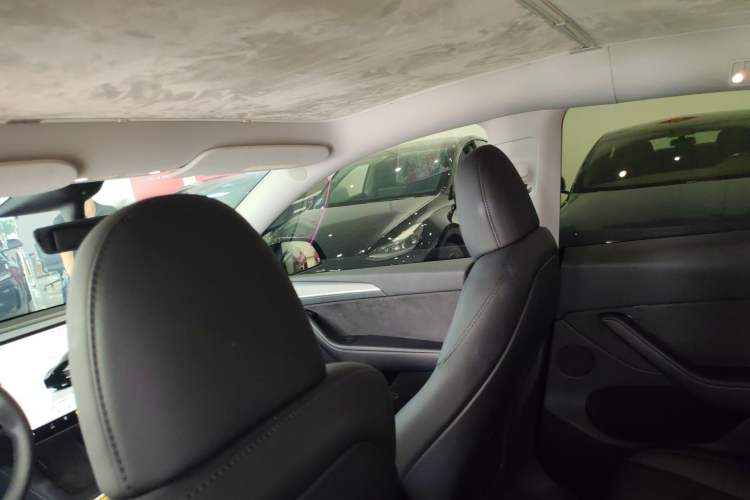 Used Tesla Model Y 2023 Rear-Wheel-Drive Version Headliner