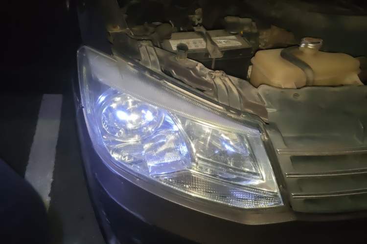 Used Dongfeng Fengon 2013 1.5L Manual Deluxe Model DK15 Right Front Headlight