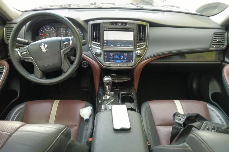 Used Toyota Crown 2017 2.0T Sport Edition Center Console