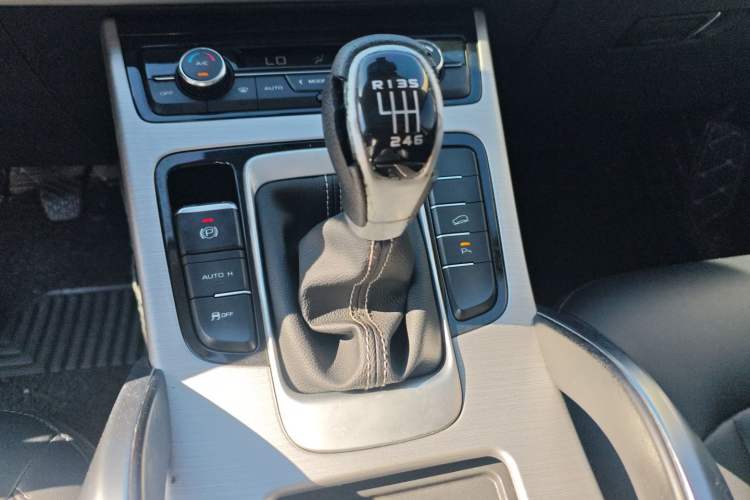 Used Geely Auto Emgrand X7 Sport 2016 2.0L Manual Smart Connect Version