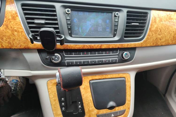 Used SAIC MAXUS G10 2014 2.0T Automatic Fashion Edition Audio And AC Panel